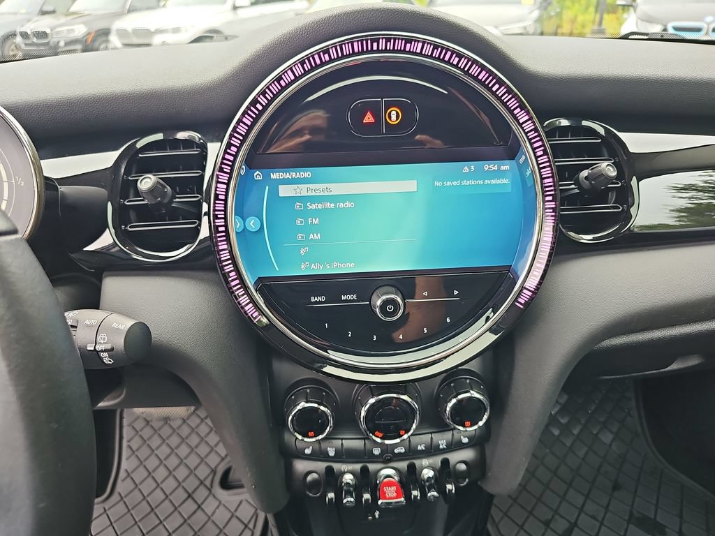 Used 2022 MINI Cooper 4-Door Hardtop FWD image 14