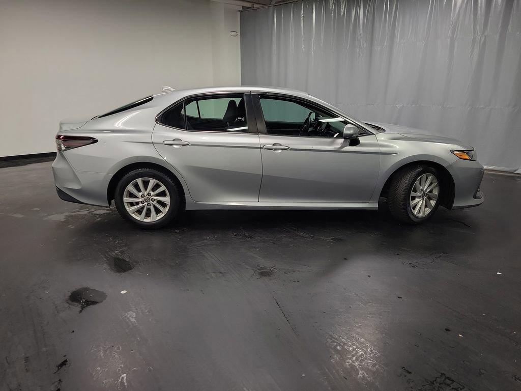 Used 2022 Toyota Camry LE AWD/4WD image 9