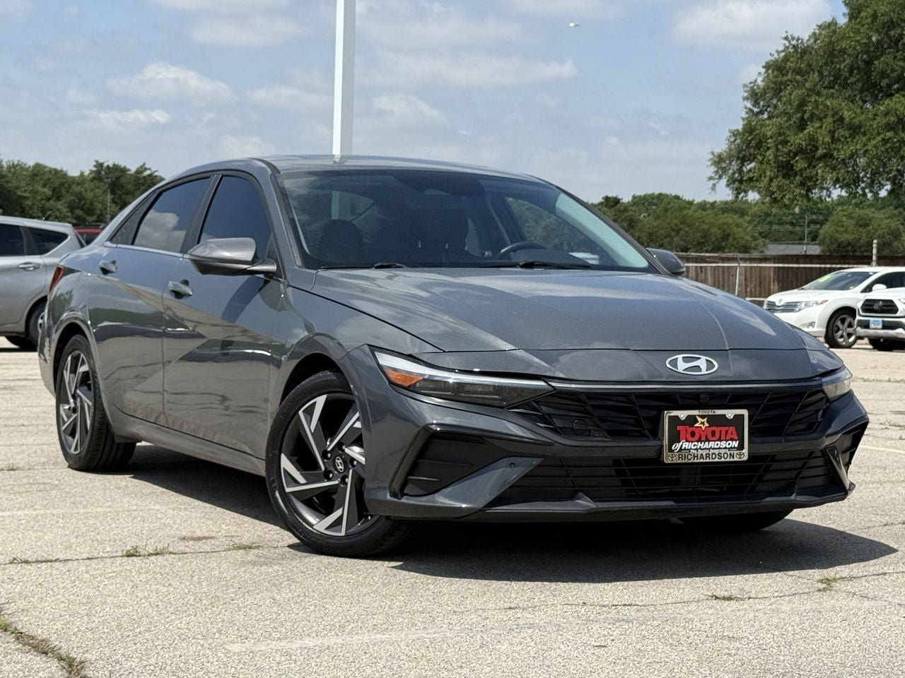 Used 2024 Hyundai Elantra Limited FWD image 2