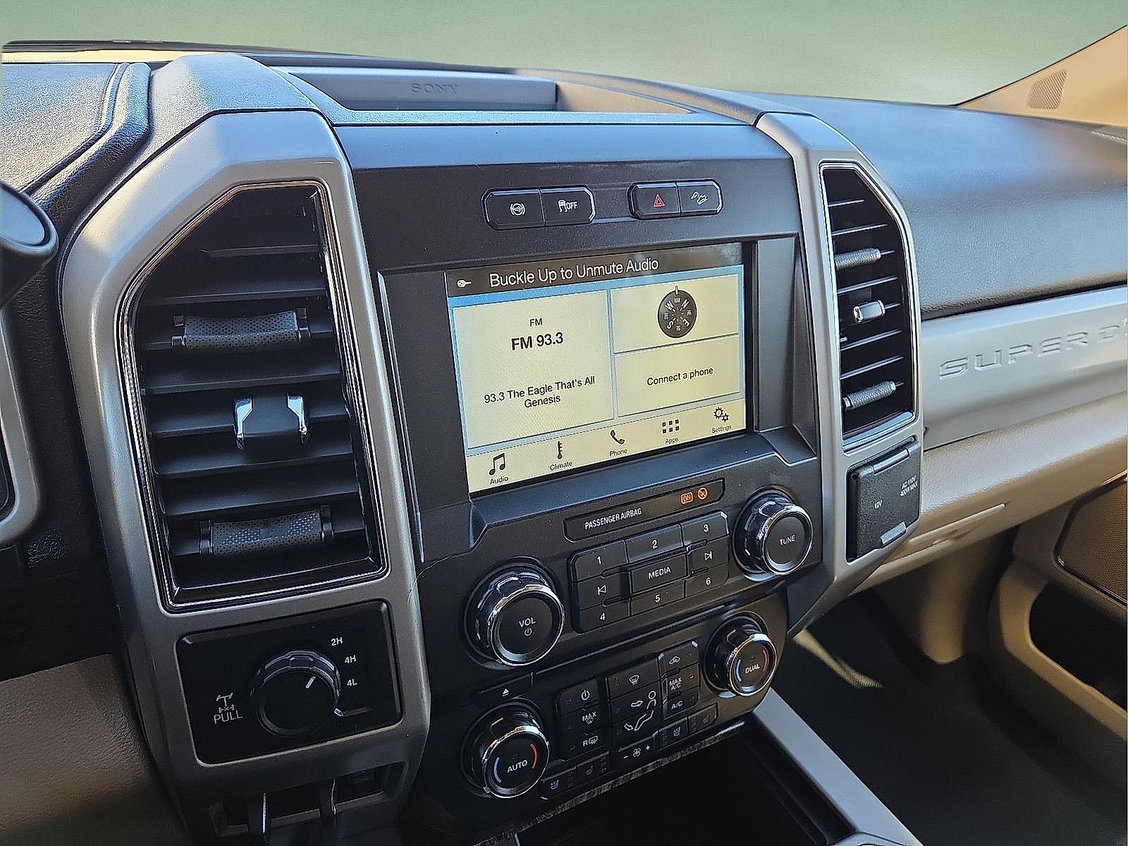 Used 2018 Ford F350 Lariat w/ Chrome Package image 16