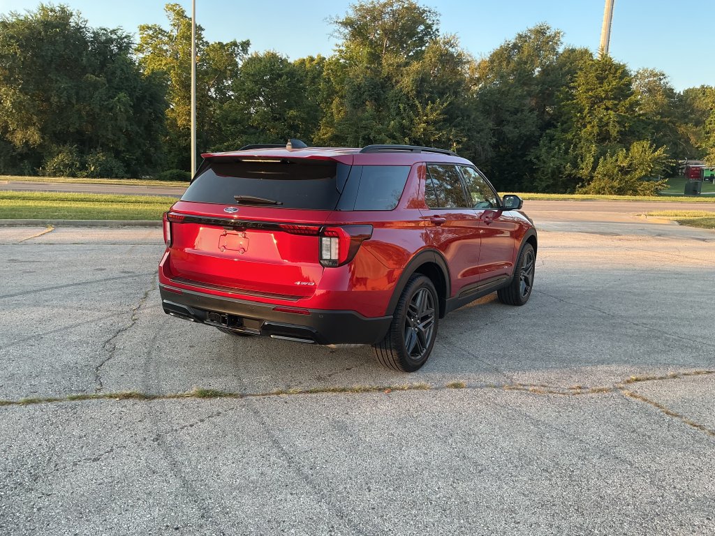 New 2026 Ford Explorer ST-Line w/ ST-Line Street Pack AWD/4WD image 5