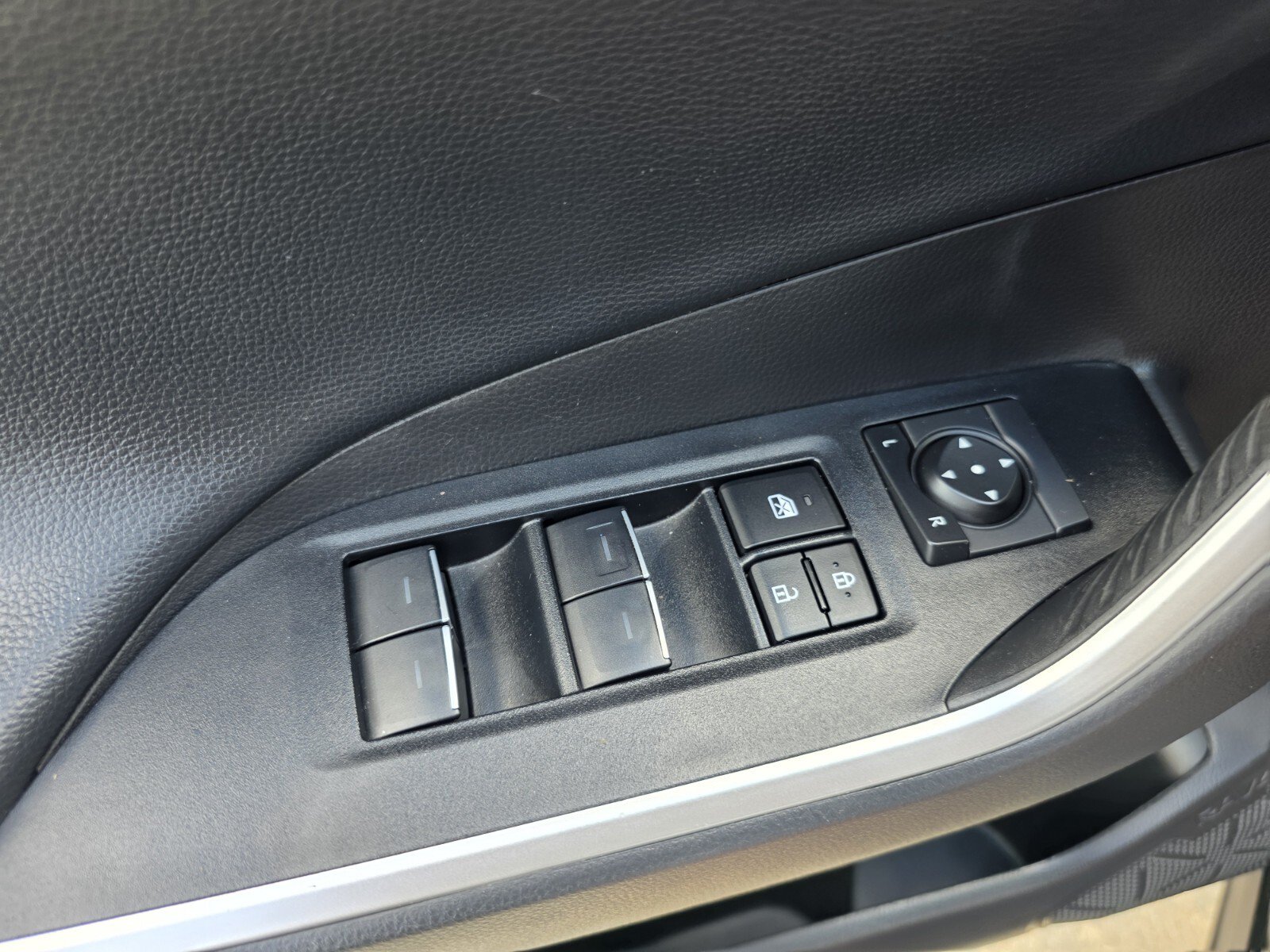 Certified 2024 Toyota RAV4 XSE AWD/4WD image 30