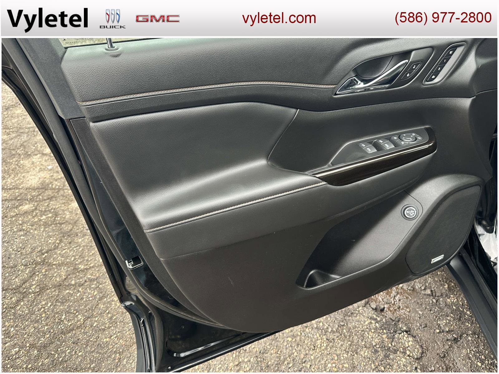 Used 2023 GMC Acadia AT4 w/ Technology Package image 16