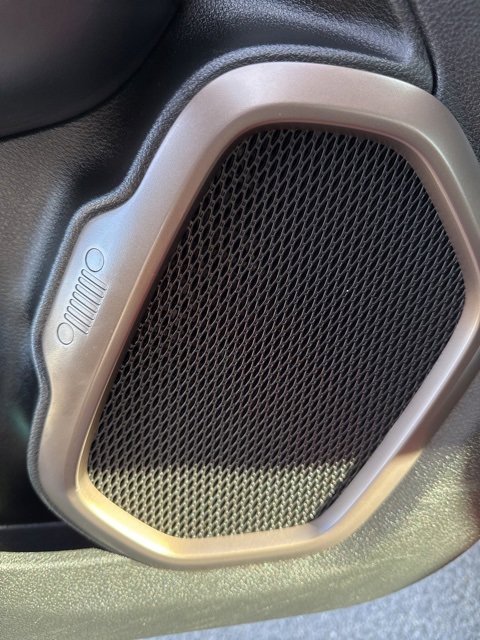 Used 2023 Jeep Renegade Latitude image 25