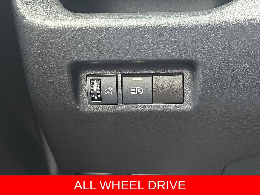 Used 2022 Toyota RAV4 LE AWD/4WD image 25
