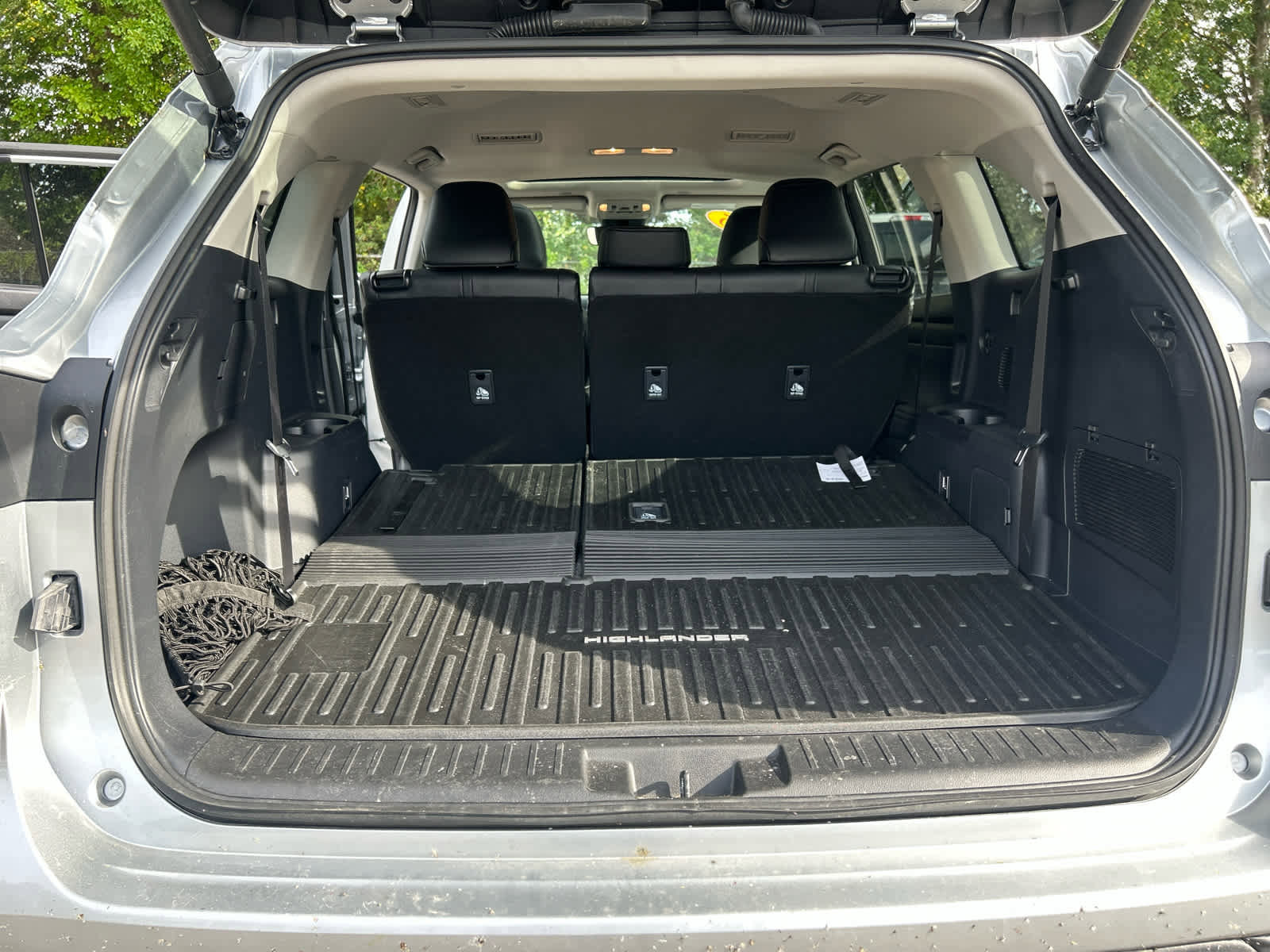 Used 2025 Toyota Highlander XLE image 10