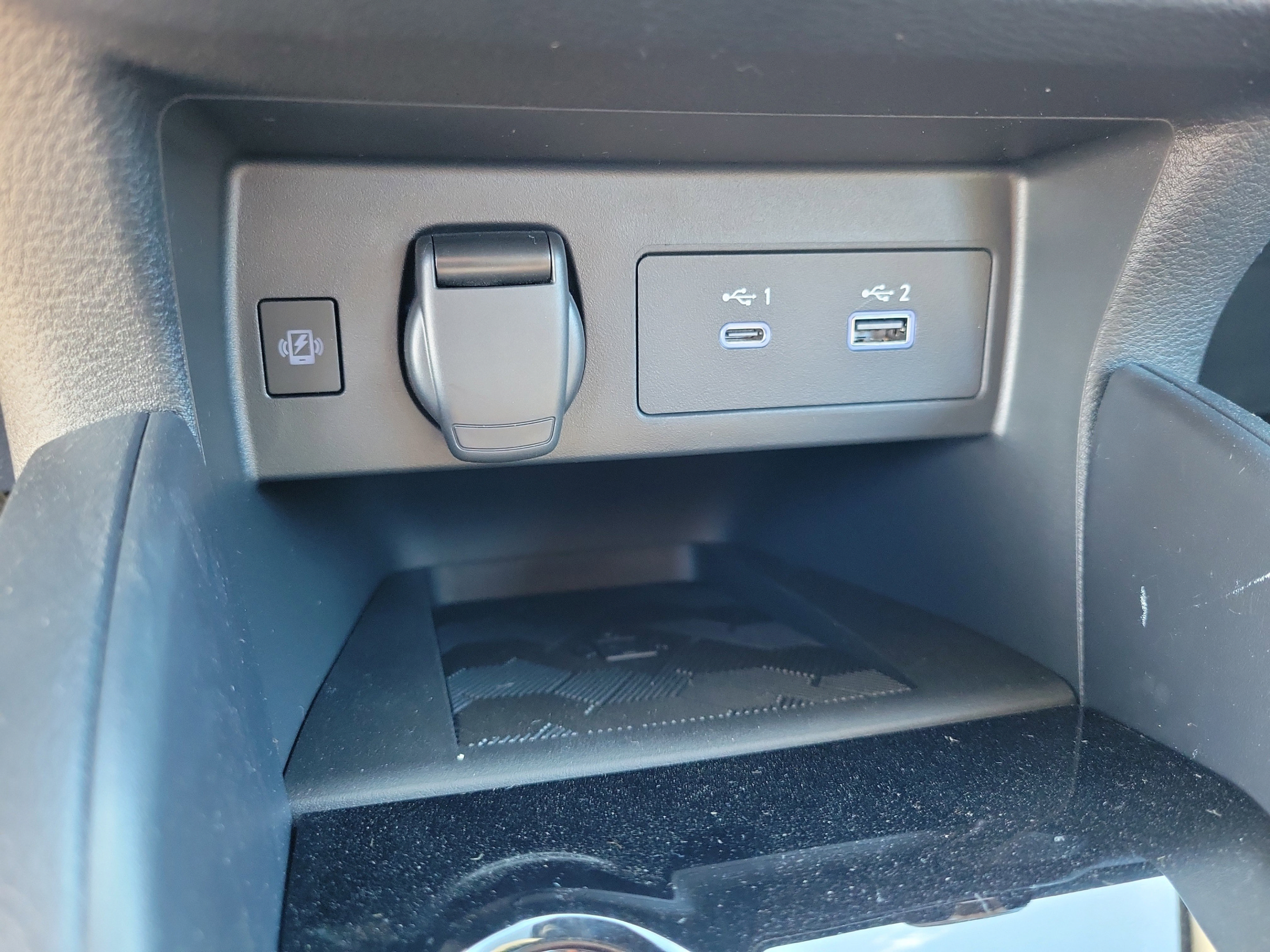 New 2025 Nissan Versa SR w/ Trunk Package FWD image 27