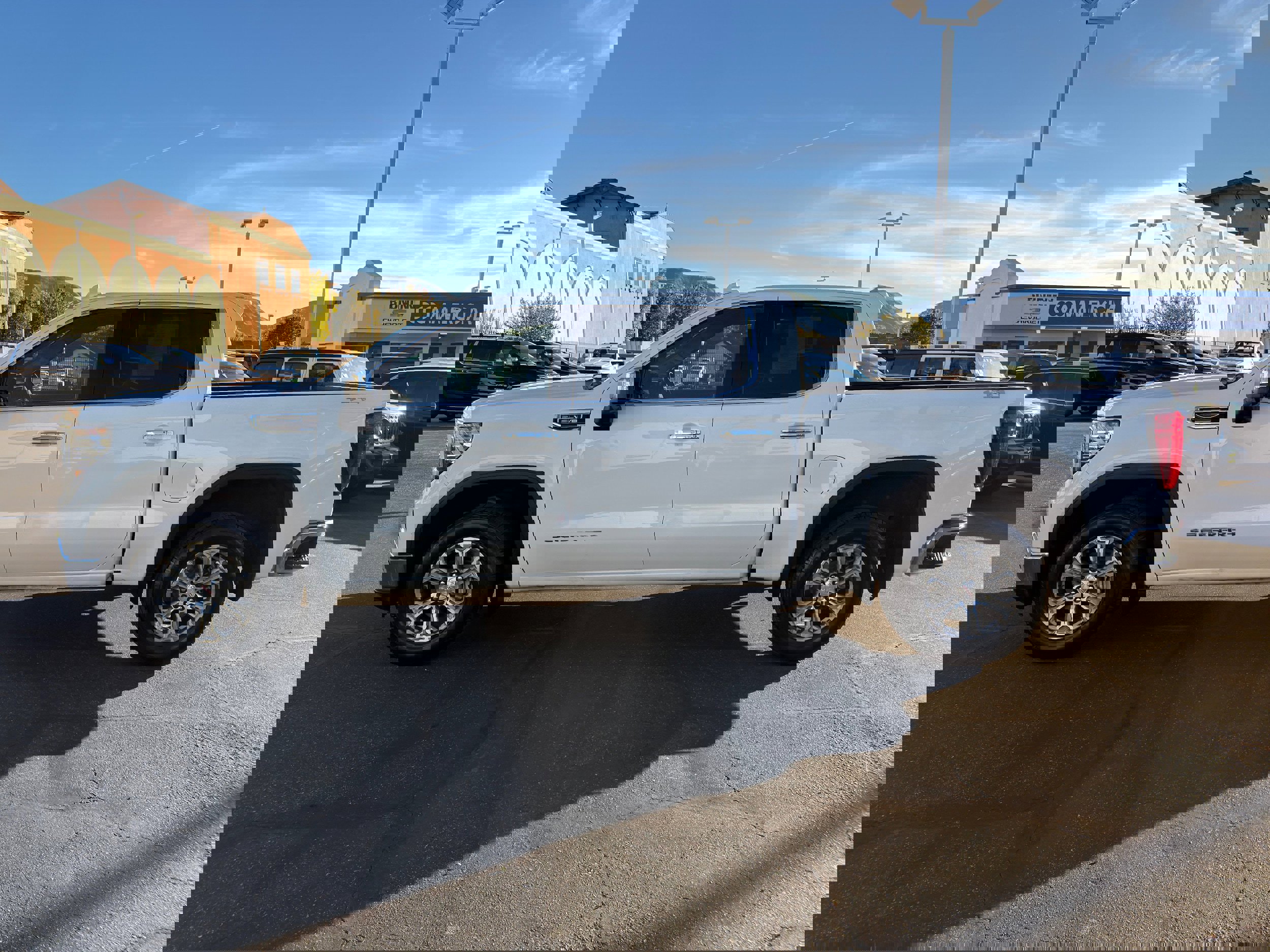 Used 2024 GMC Sierra 1500 SLT image 5