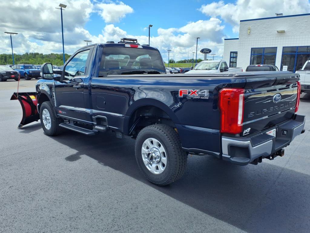 Used 2024 Ford F350 XLT w/ FX4 Off-Road Package AWD/4WD image 3