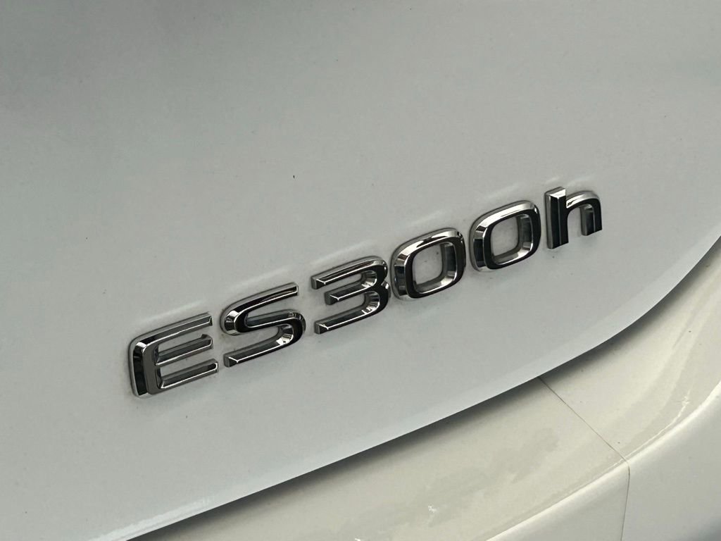 Used 2023 Lexus ES 300h F Sport image 23