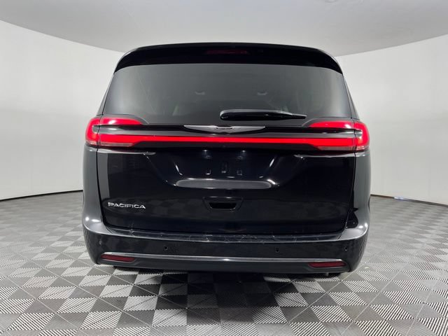 Used 2024 Chrysler Pacifica Touring-L FWD image 10