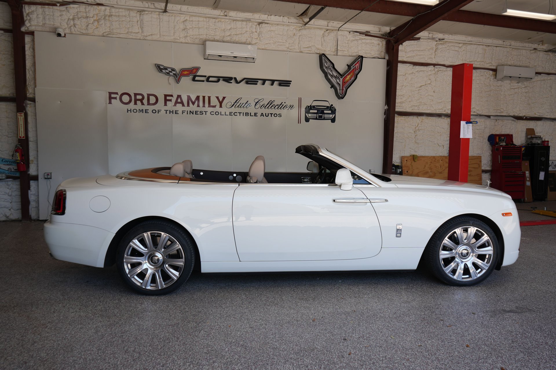 Used 2017 Rolls-Royce Dawn image 25