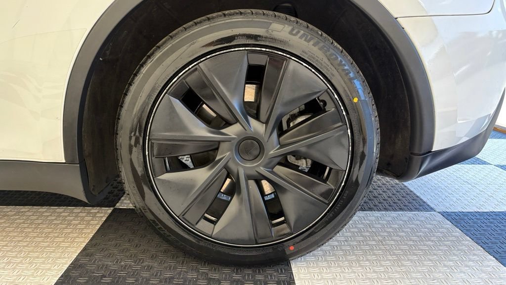 Used 2024 Tesla Model Y Long Range AWD/4WD image 15