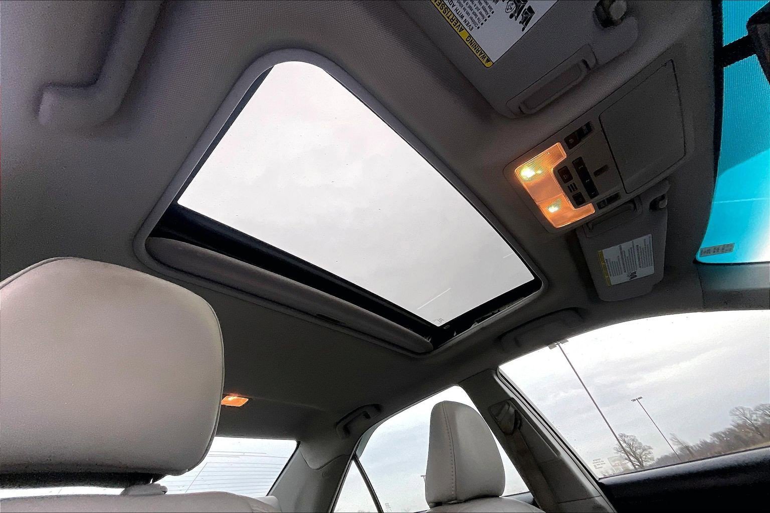 Used 2014 Toyota Camry XLE w/ Leather Package image 12