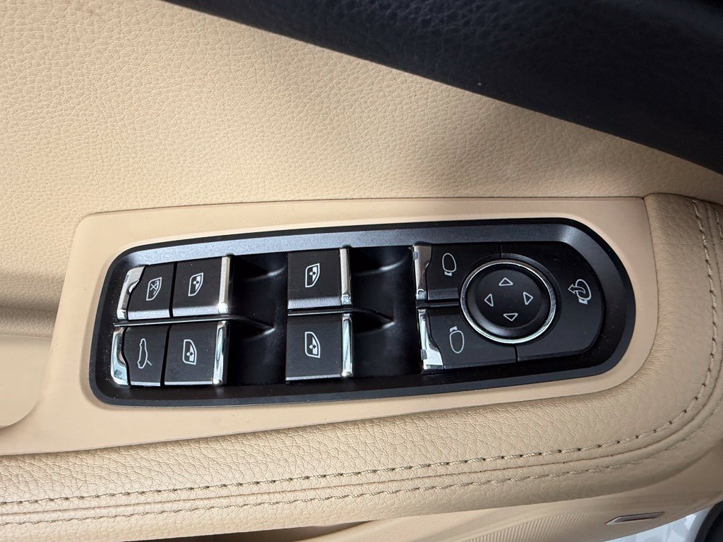Certified 2024 Porsche Macan S AWD/4WD image 20