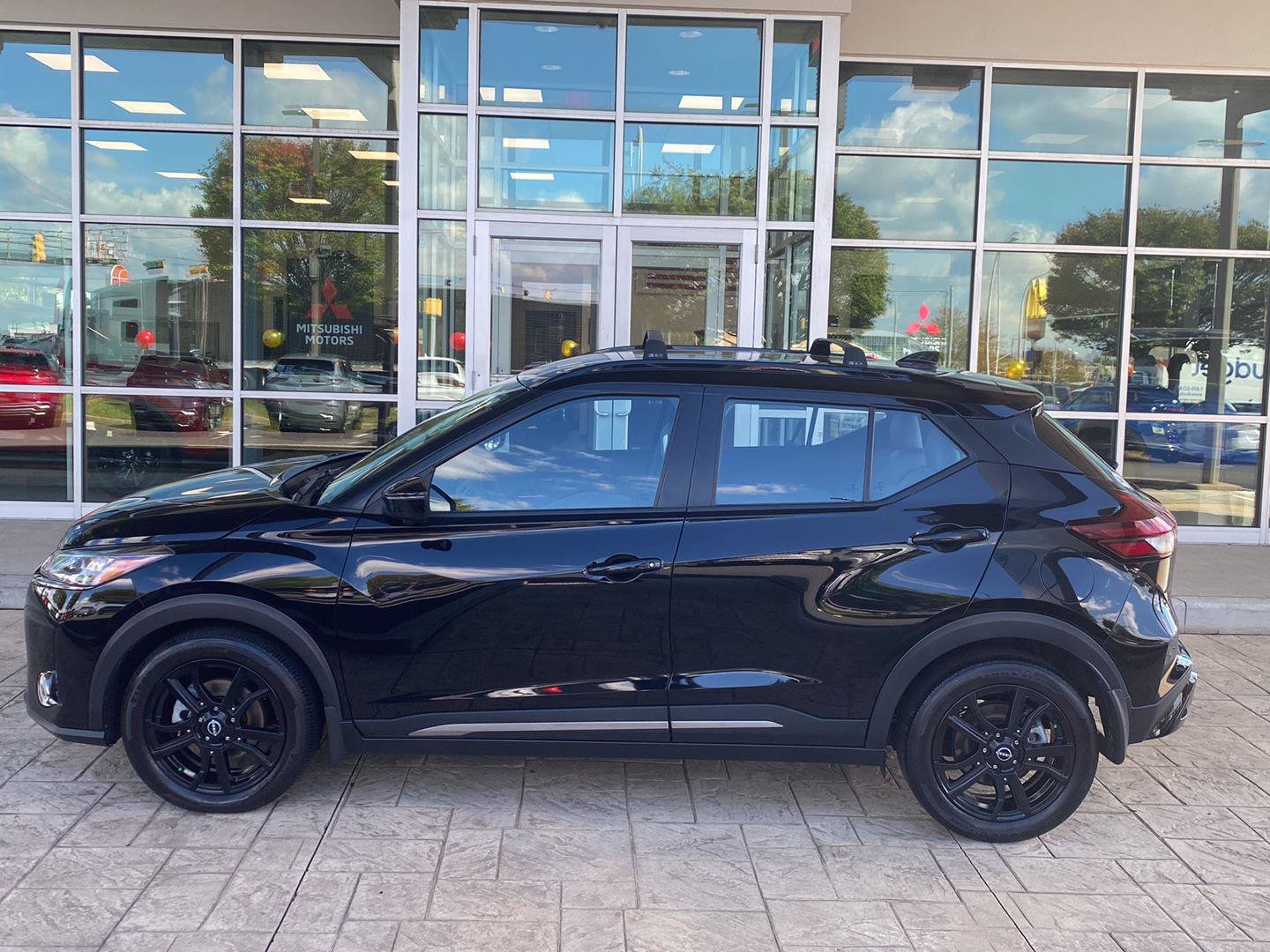 Certified 2023 Nissan Kicks SR w/ SR Premium Package FWD image 4