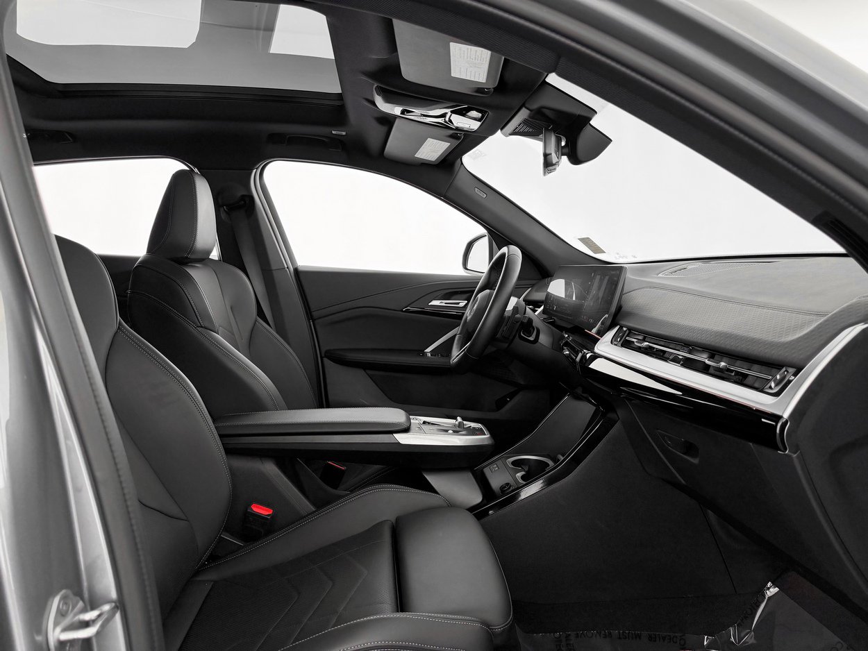 Used 2025 BMW X2 xDrive28i w/ M Sport Package image 27