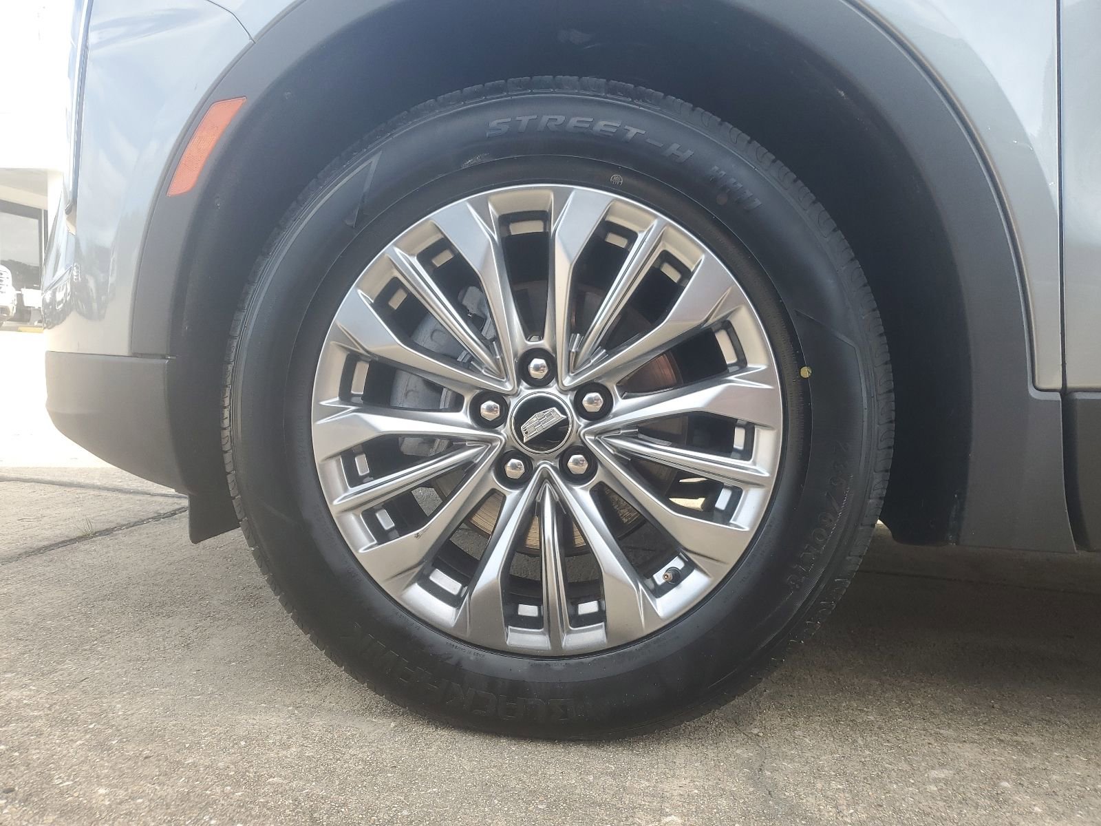 Used 2024 Cadillac XT4 Premium Luxury image 7