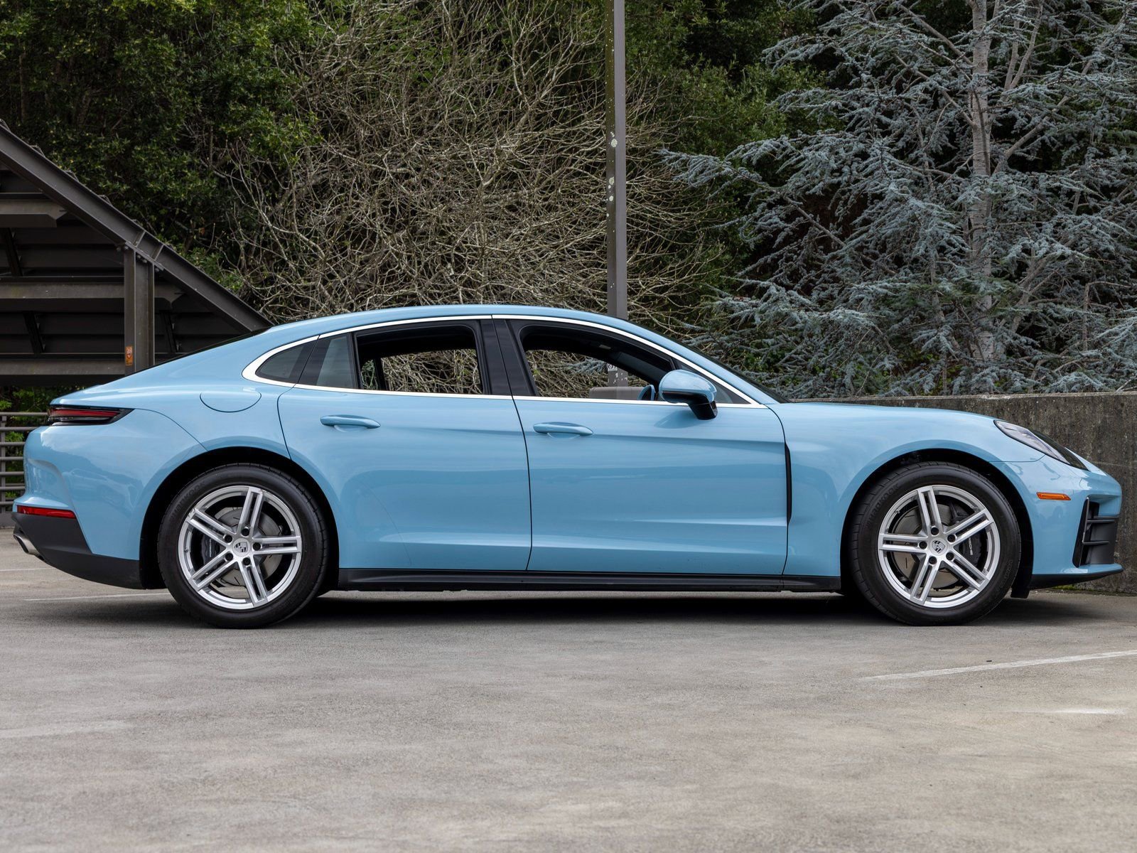 Certified 2025 Porsche Panamera 4 image 12