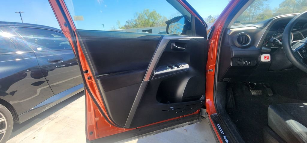 Used 2015 Toyota RAV4 LE image 13