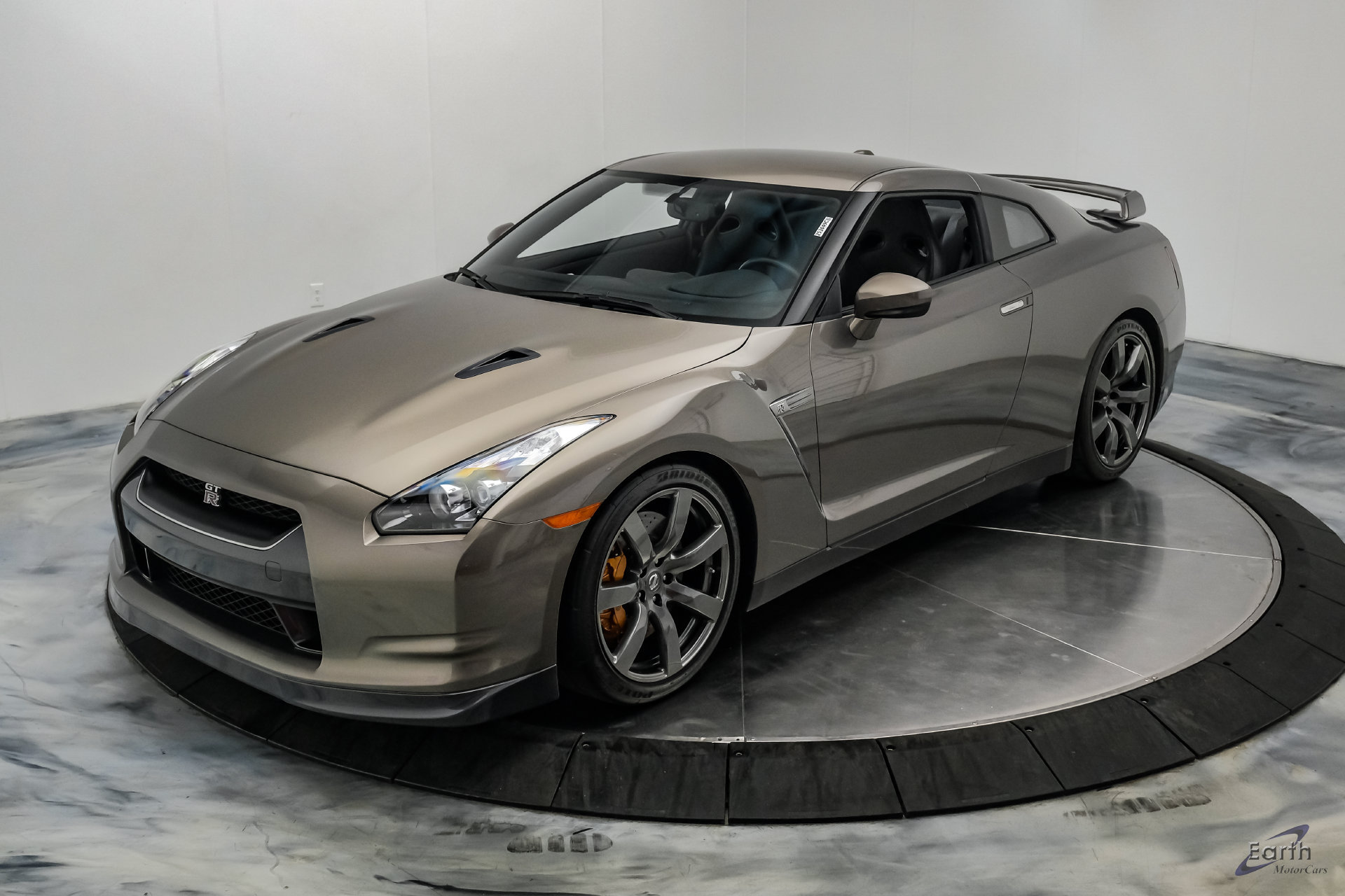 Used 2009 Nissan GT-R Premium AWD/4WD image 7