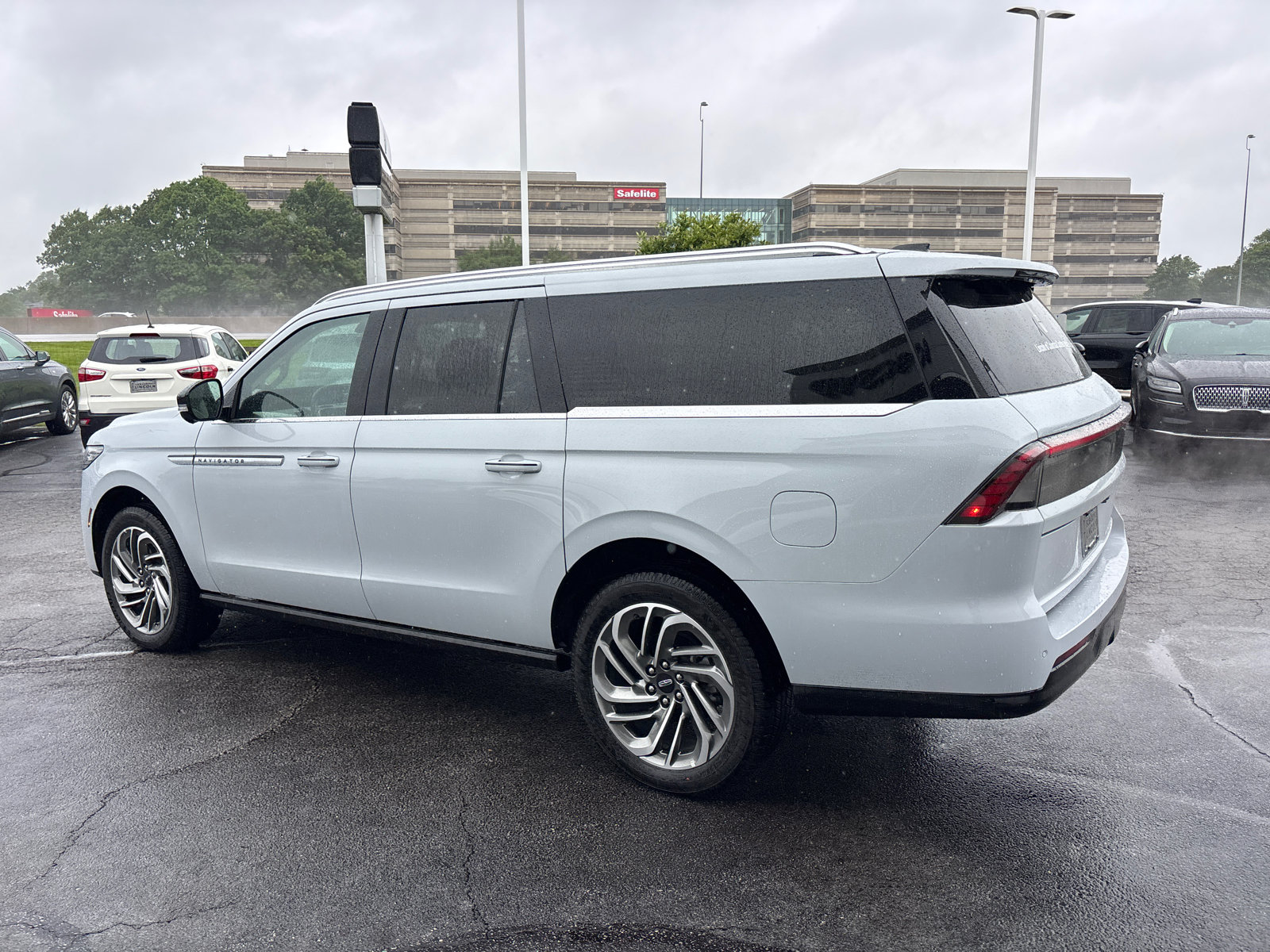 New 2026 Lincoln Navigator L Reserve AWD/4WD image 5