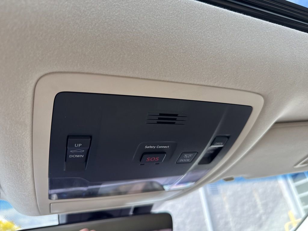 Used 2017 Lexus RX 450h AWD image 32