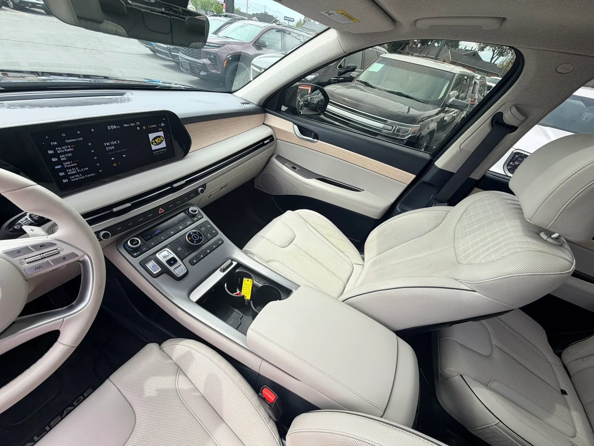 Used 2023 Hyundai Palisade Limited w/ Winter Package image 12