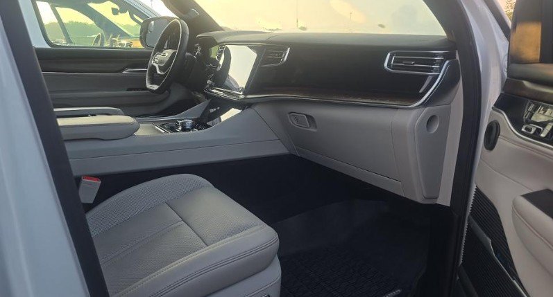 Used 2025 Jeep Grand Wagoneer 4WD image 8