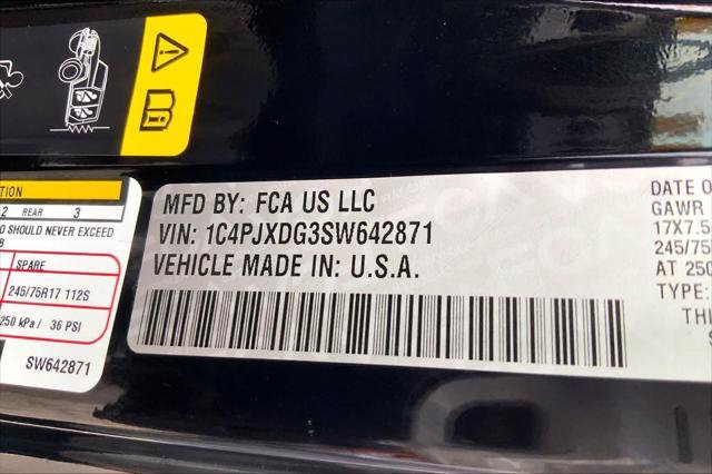 Certified 2025 Jeep Wrangler Sport image 33