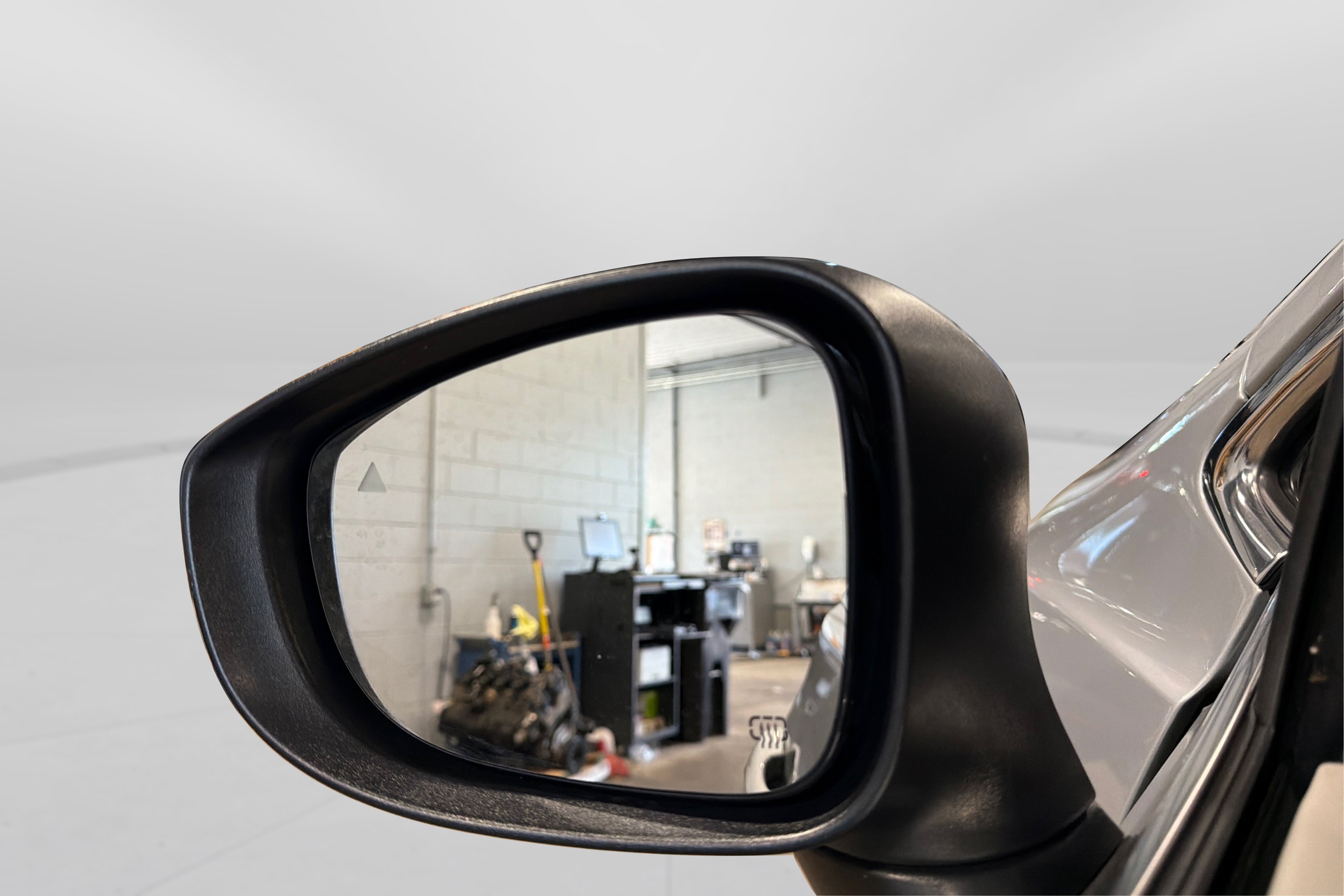 Used 2023 Chrysler Pacifica Touring-L FWD image 14