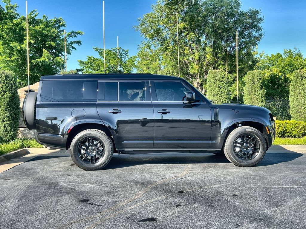 Used 2026 Land Rover Defender 130 X-Dynamic SE AWD/4WD image 6