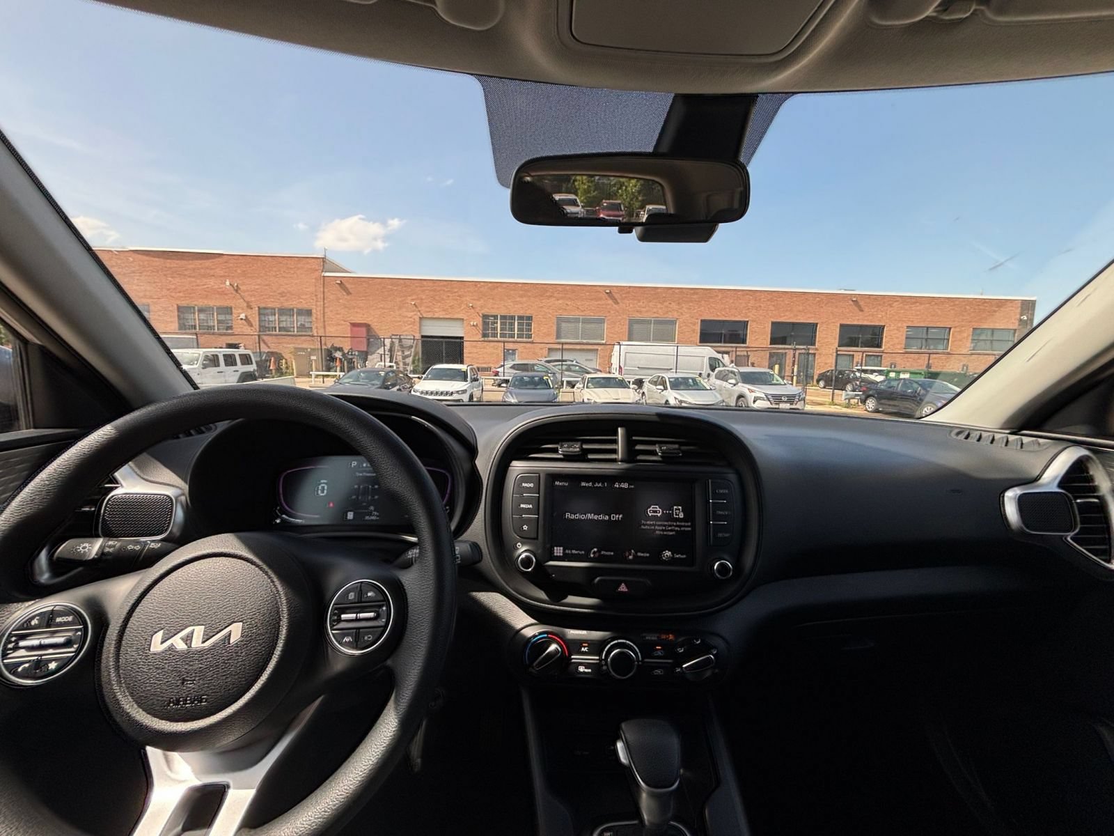Used 2025 Kia Soul LX w/ LX Technology Package FWD image 30