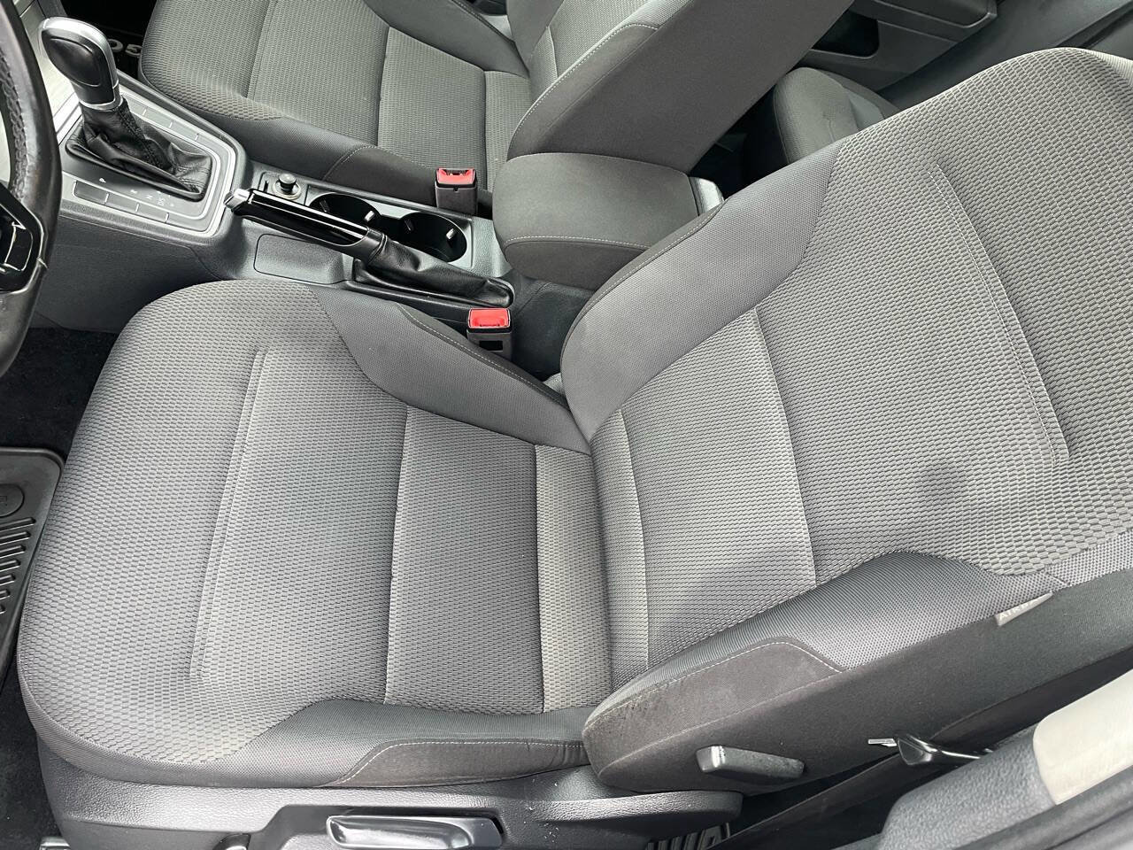 Used 2016 Volkswagen Golf S image 35