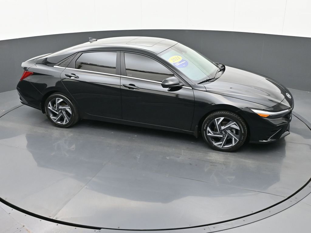 Used 2024 Hyundai Elantra SEL w/ Convenience Package image 29