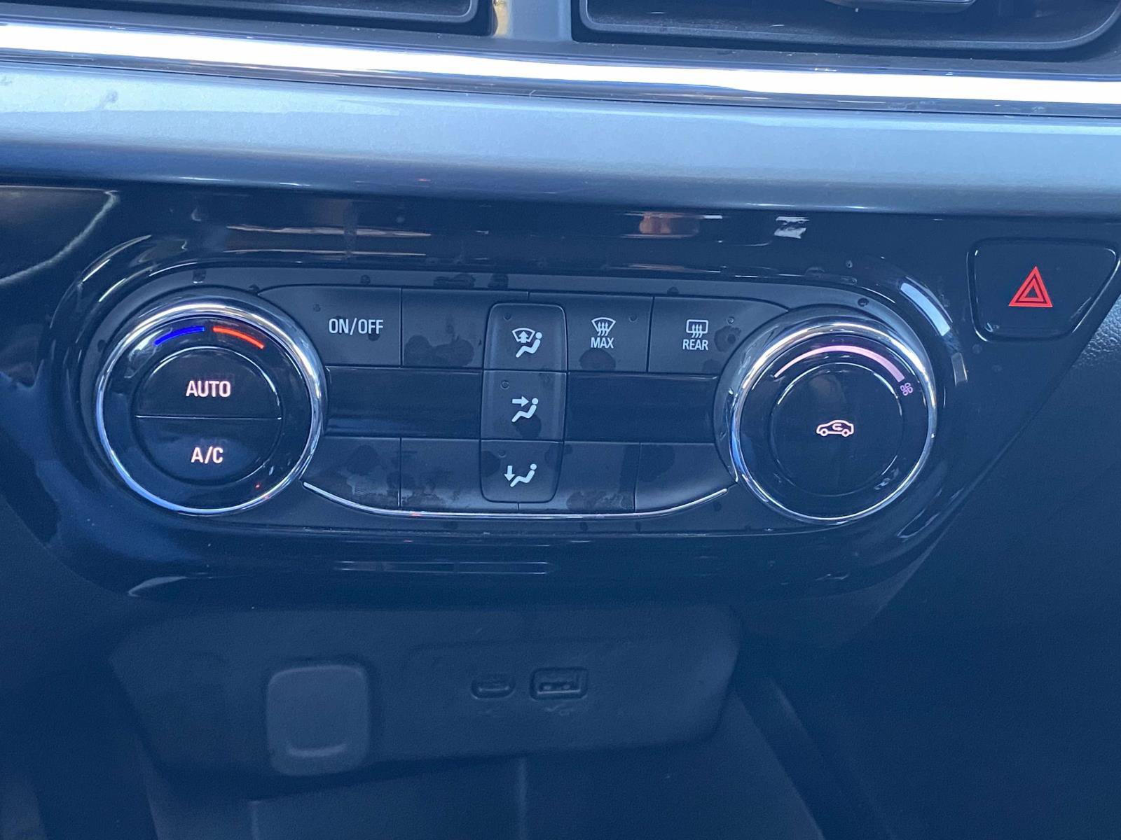 Used 2025 Chevrolet Trax LT FWD image 36