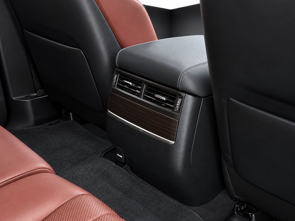 Used 2020 Lexus LX 570 4WD w/ Luxury Package image 44