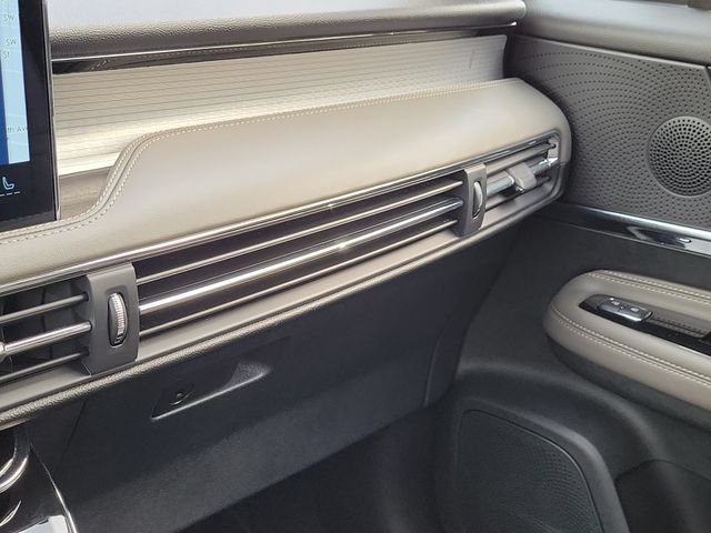 Certified 2025 Lincoln Corsair FWD image 29