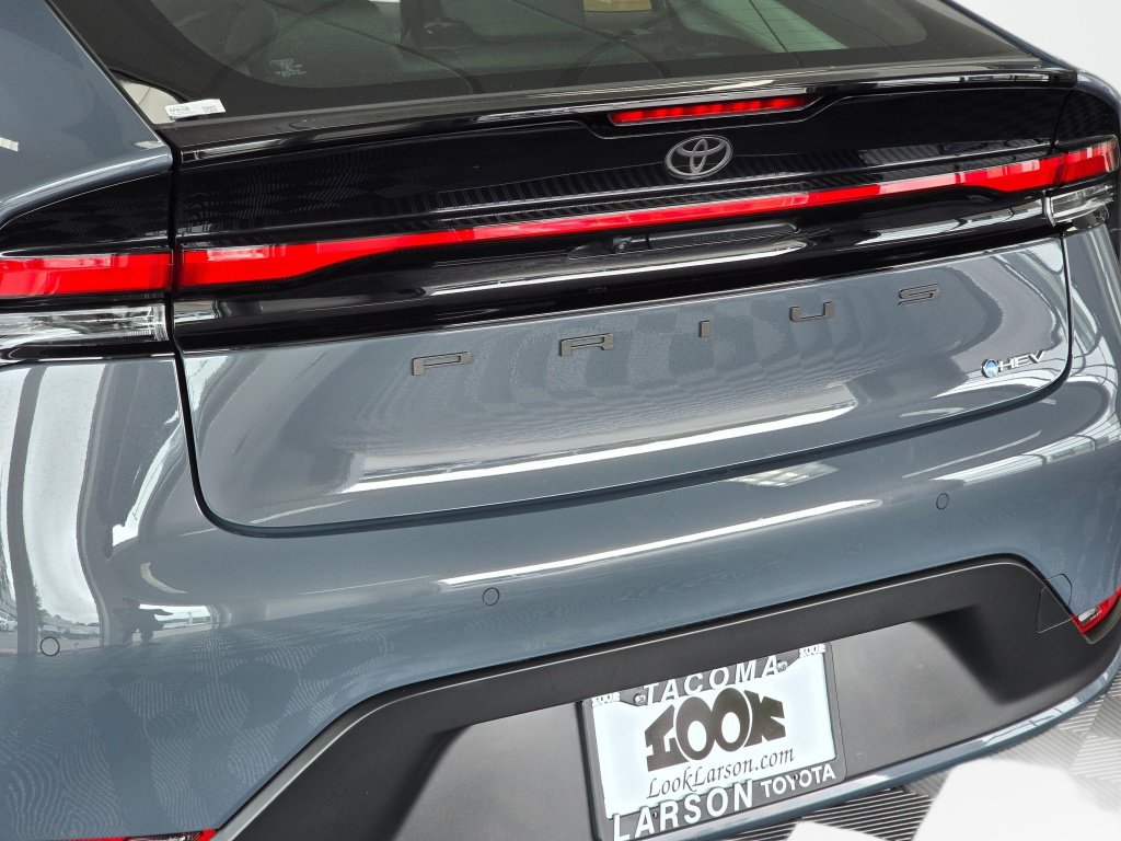Used 2024 Toyota Prius LE FWD image 13
