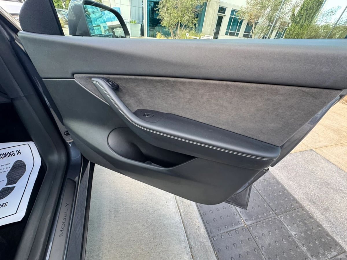 Used 2022 Tesla Model Y Long Range AWD/4WD image 27