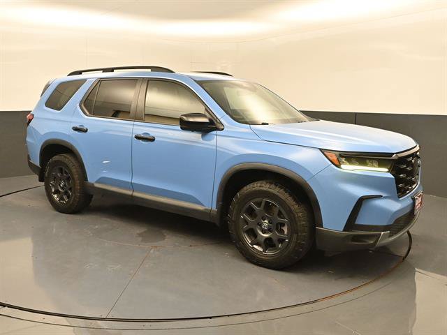 Used 2023 Honda Pilot TrailSport image 2