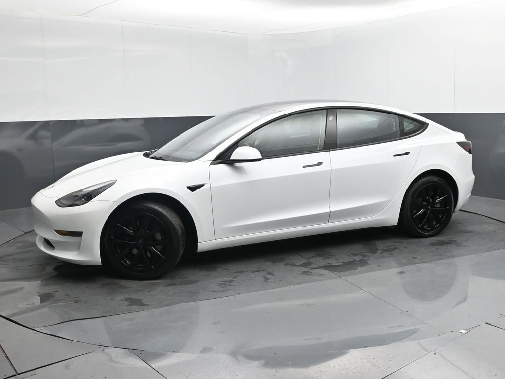 Used 2023 Tesla Model 3 Standard Range image 2