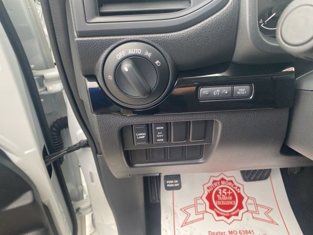 Used 2024 Nissan Titan SV w/ SV Convenience Package image 19