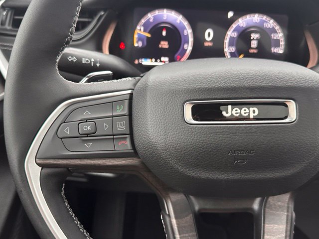 Used 2025 Jeep Wagoneer Series III w/ Premium Group I AWD/4WD image 23