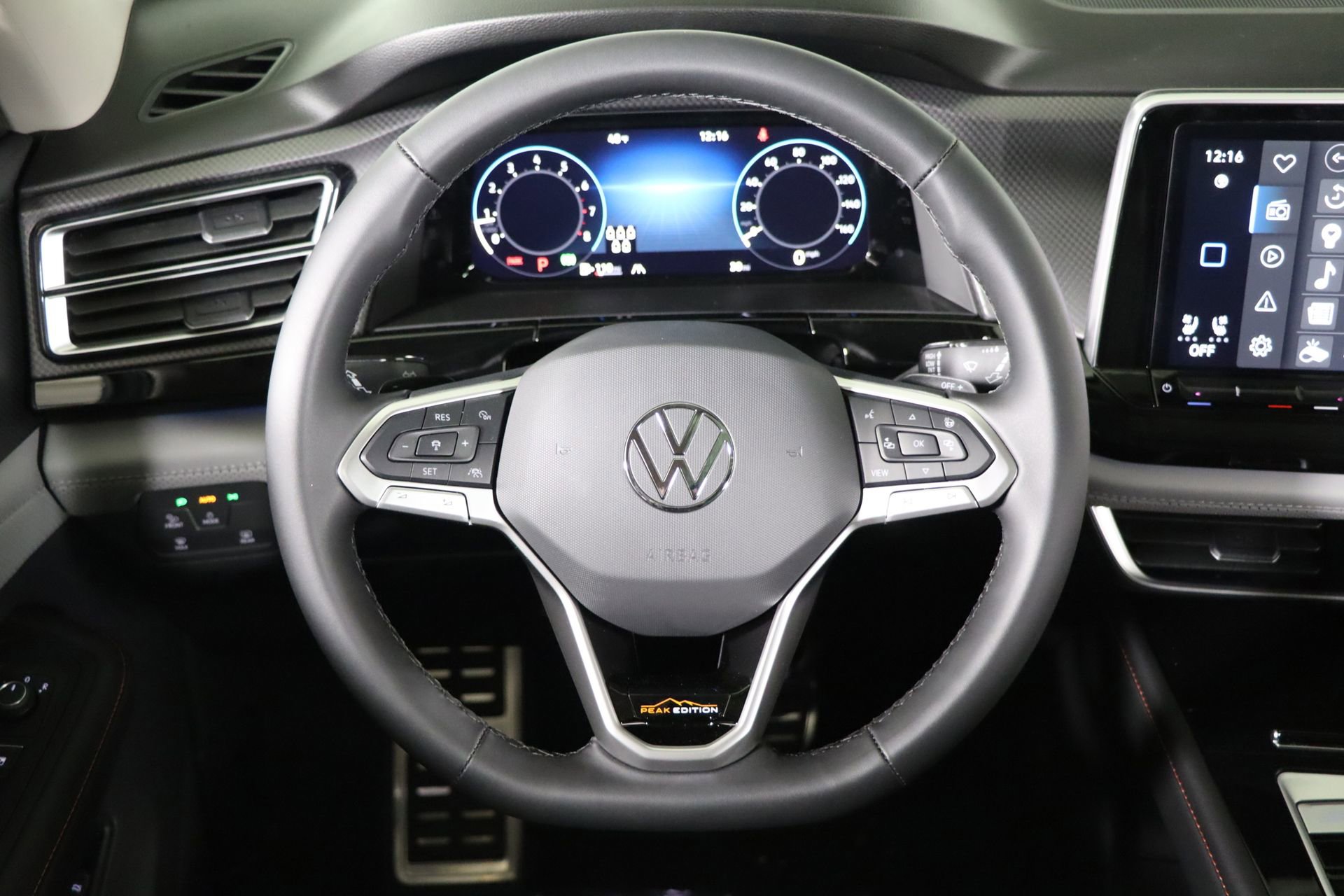 Used 2025 Volkswagen Atlas Peak Edition SE image 39