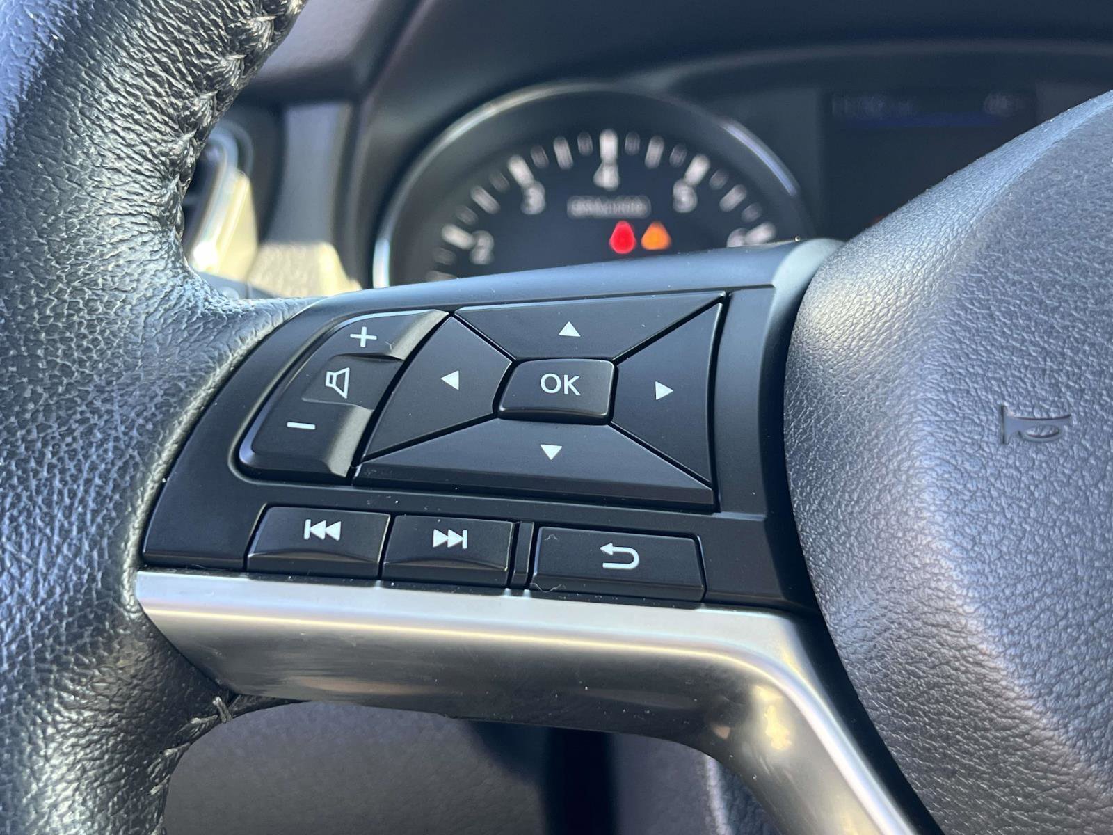 Used 2020 Nissan Rogue SL w/ Premium Package image 22