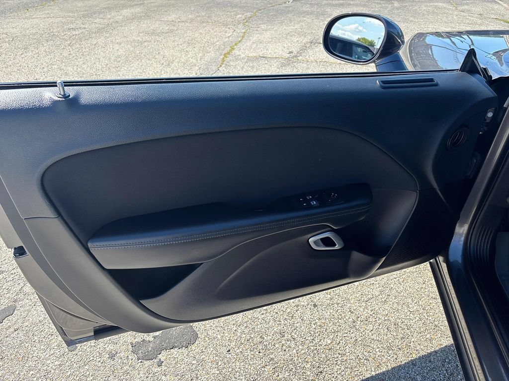 Used 2022 Dodge Challenger R/T RWD image 9