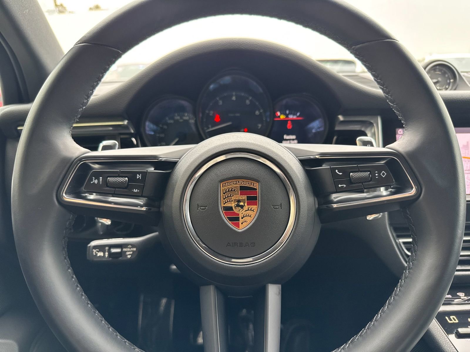 Certified 2023 Porsche Macan image 23