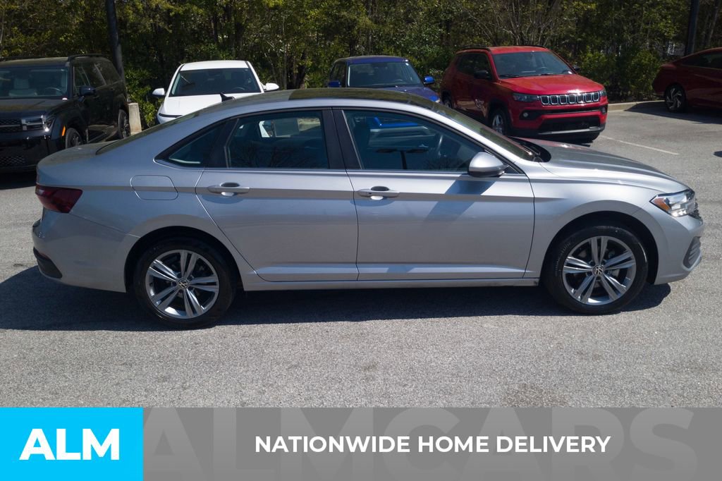 Used 2024 Volkswagen Jetta SE image 4