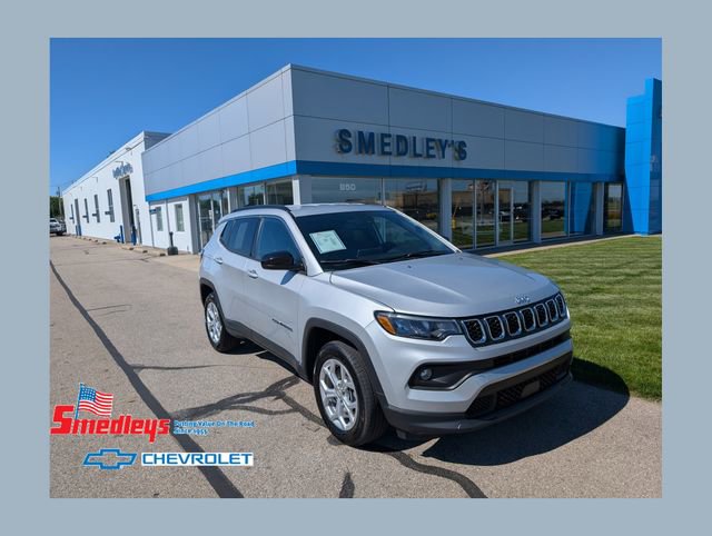 Used 2024 Jeep Compass Latitude AWD/4WD image 1